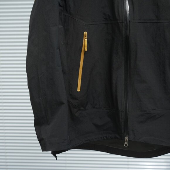 Arc'teryx Black and Gold Hooded Jacket Men's - Picture 6 of 9